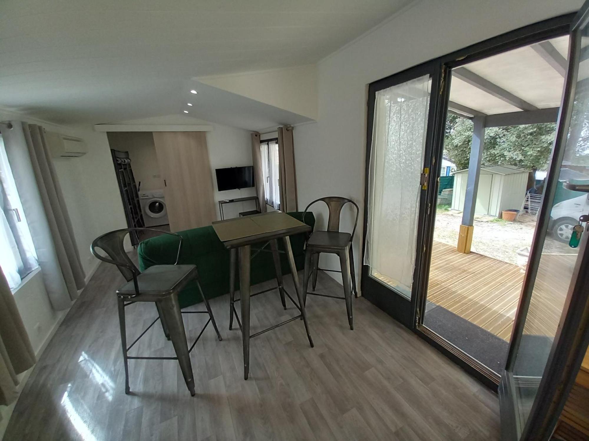 Mobilhome A Deux Pas Du Circuit Du Castellet Avec Terrasse Vue Mer Le Castellet  Exterior foto