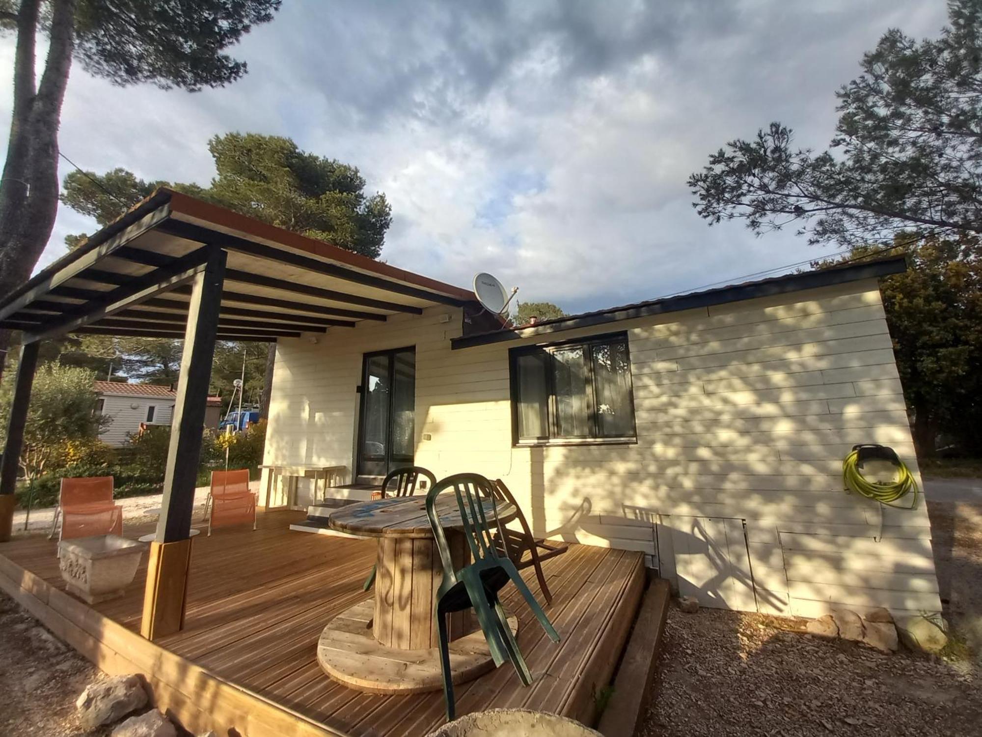 Mobilhome A Deux Pas Du Circuit Du Castellet Avec Terrasse Vue Mer Le Castellet  Exterior foto